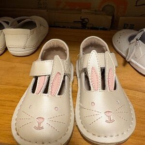 Livie & Luca Size 4 Bunny Easter Beige Leather Mary Jane Shoes with Pink Accents